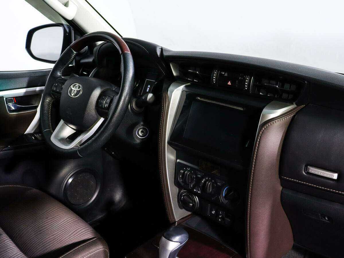 Toyota Fortuner с пробегом — 2018 год. Фото: #6