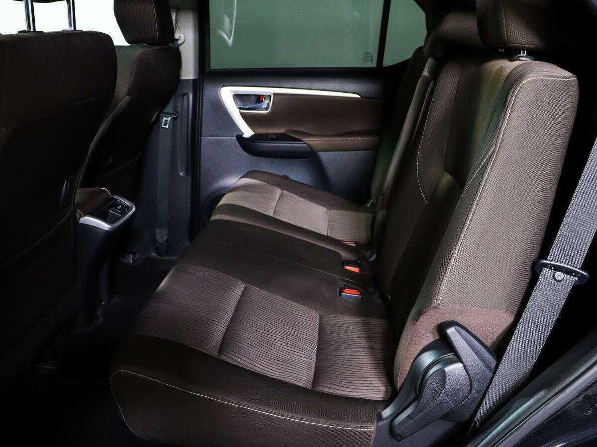Toyota Fortuner с пробегом — 2018 год. Фото: #7