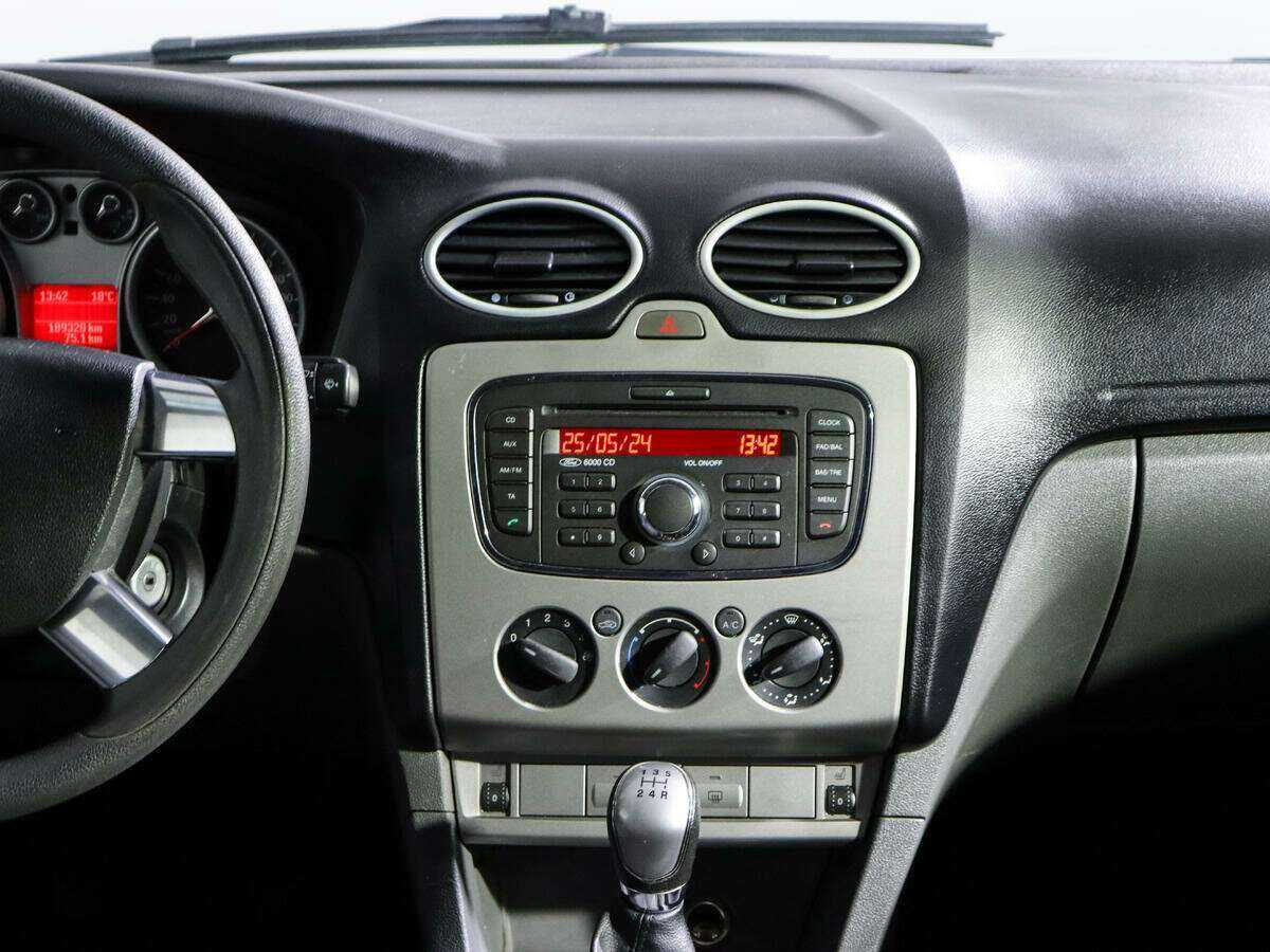 Ford Focus с пробегом — 2010 год. Фото: #10