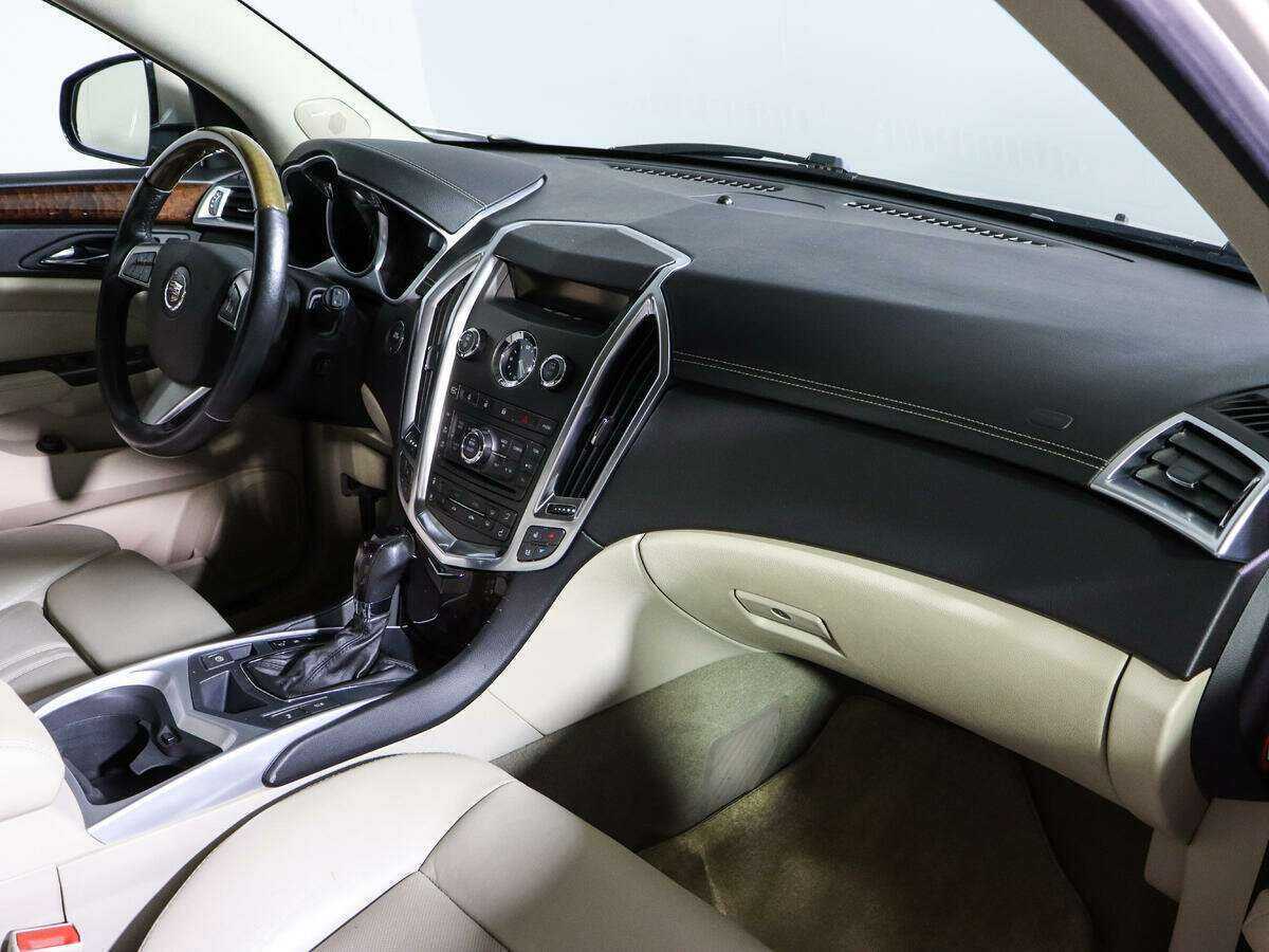 Cadillac SRX с пробегом — 2011 год. Фото: #8