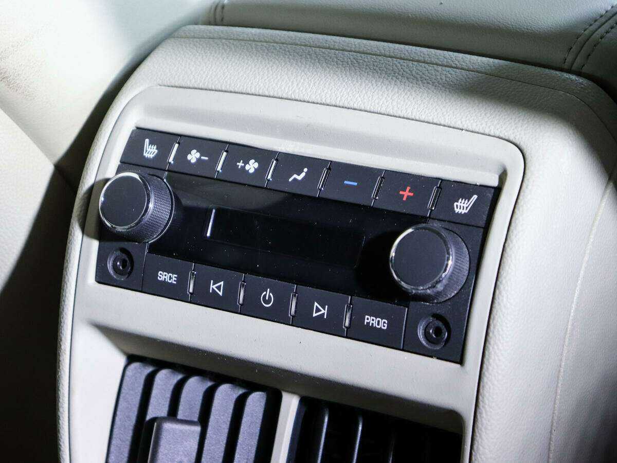 Cadillac SRX с пробегом — 2011 год. Фото: #18