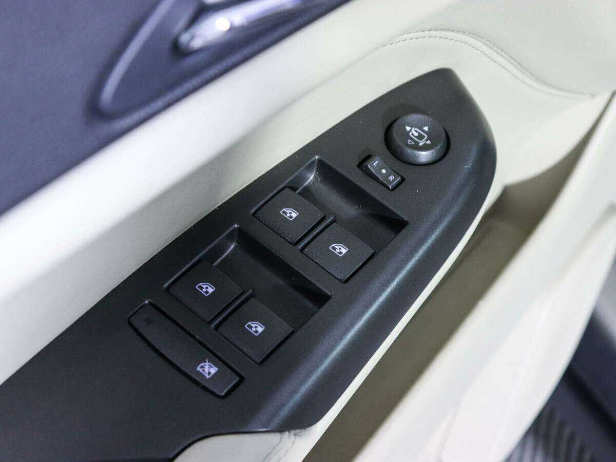 Cadillac SRX с пробегом — 2011 год. Фото: #20