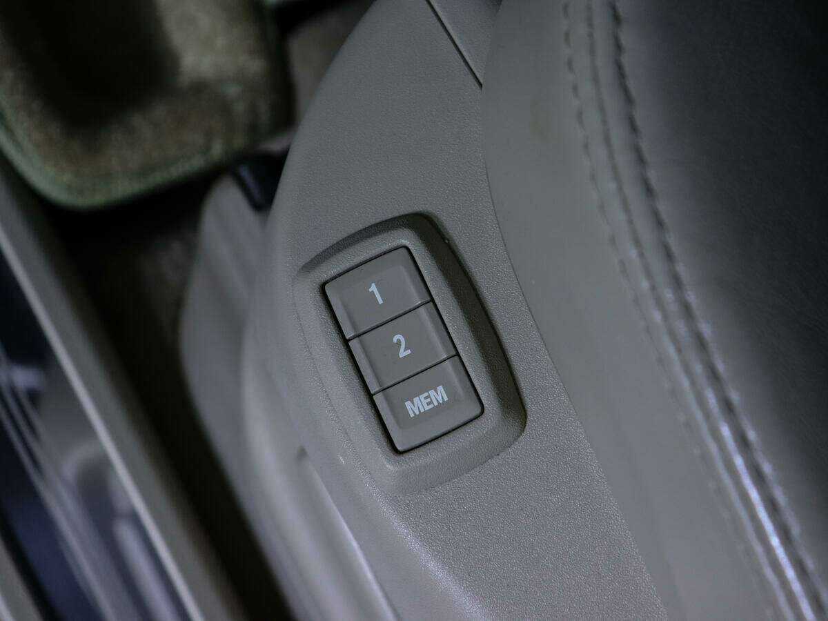 Cadillac SRX с пробегом — 2011 год. Фото: #22