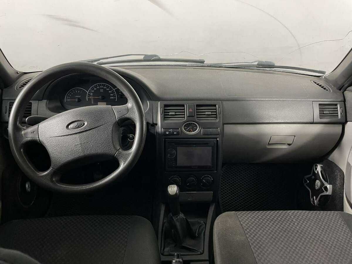 Lada (ВАЗ) Priora с пробегом — 2011 год. Фото: #4