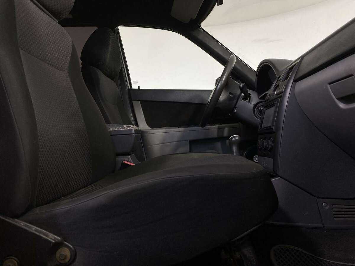 Lada (ВАЗ) Priora с пробегом — 2011 год. Фото: #11