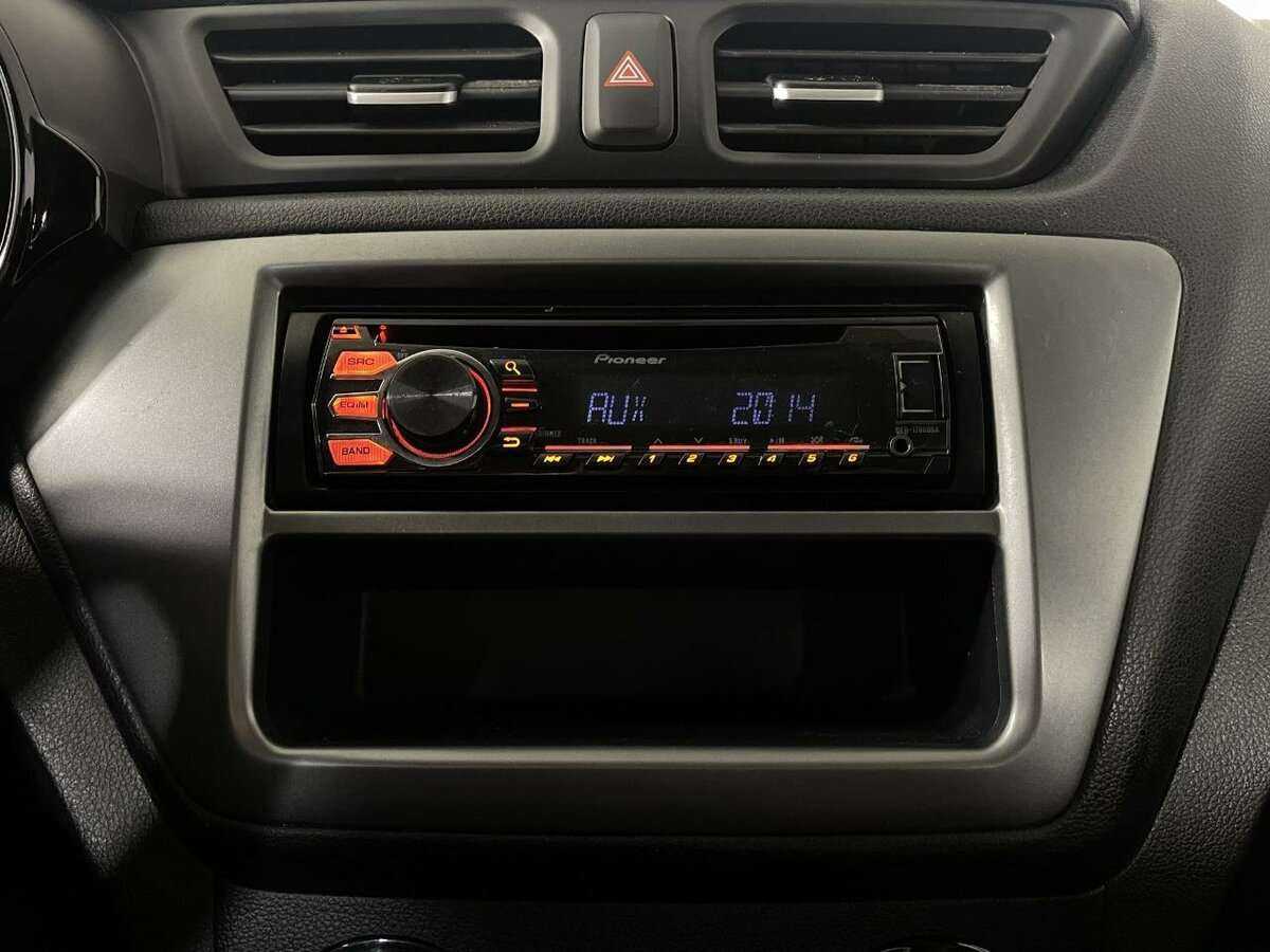 Kia Rio с пробегом — 2015 год. Фото: #11