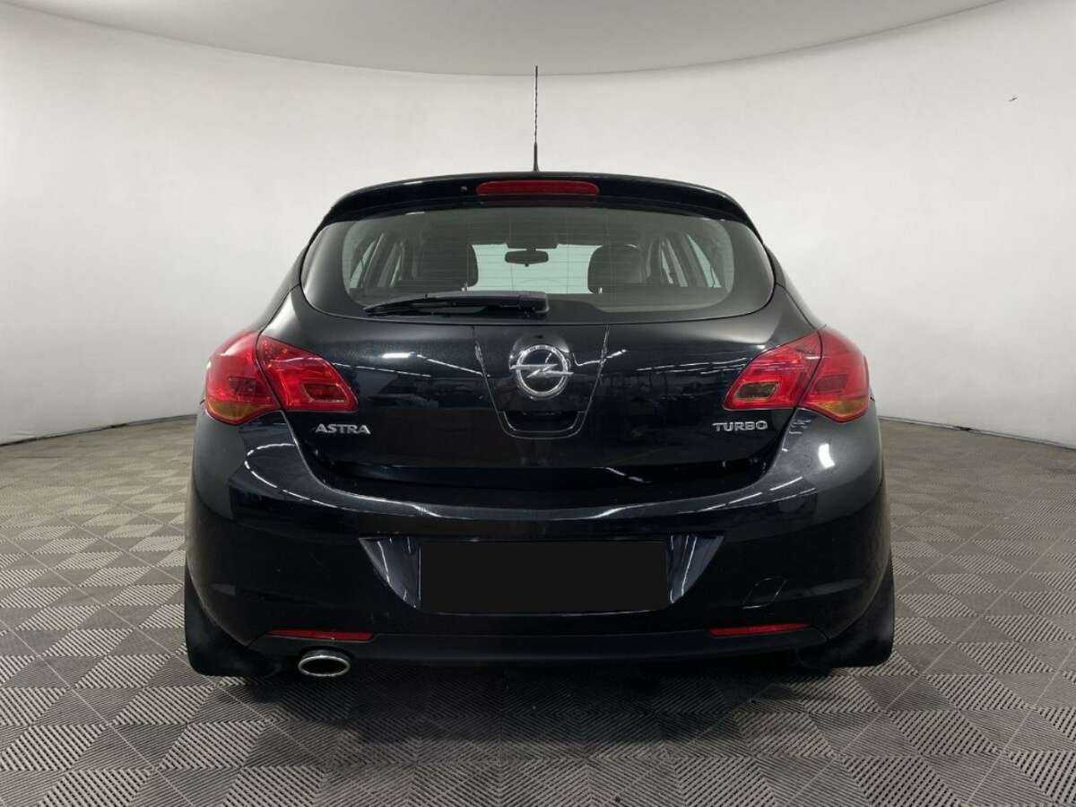 Opel Astra с пробегом — 2011 год. Фото: #2