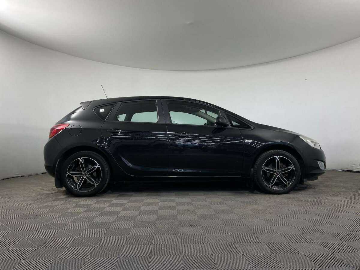 Opel Astra с пробегом — 2011 год. Фото: #3