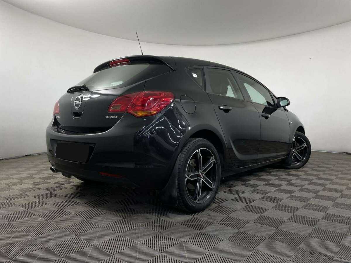 Opel Astra с пробегом — 2011 год. Фото: #5