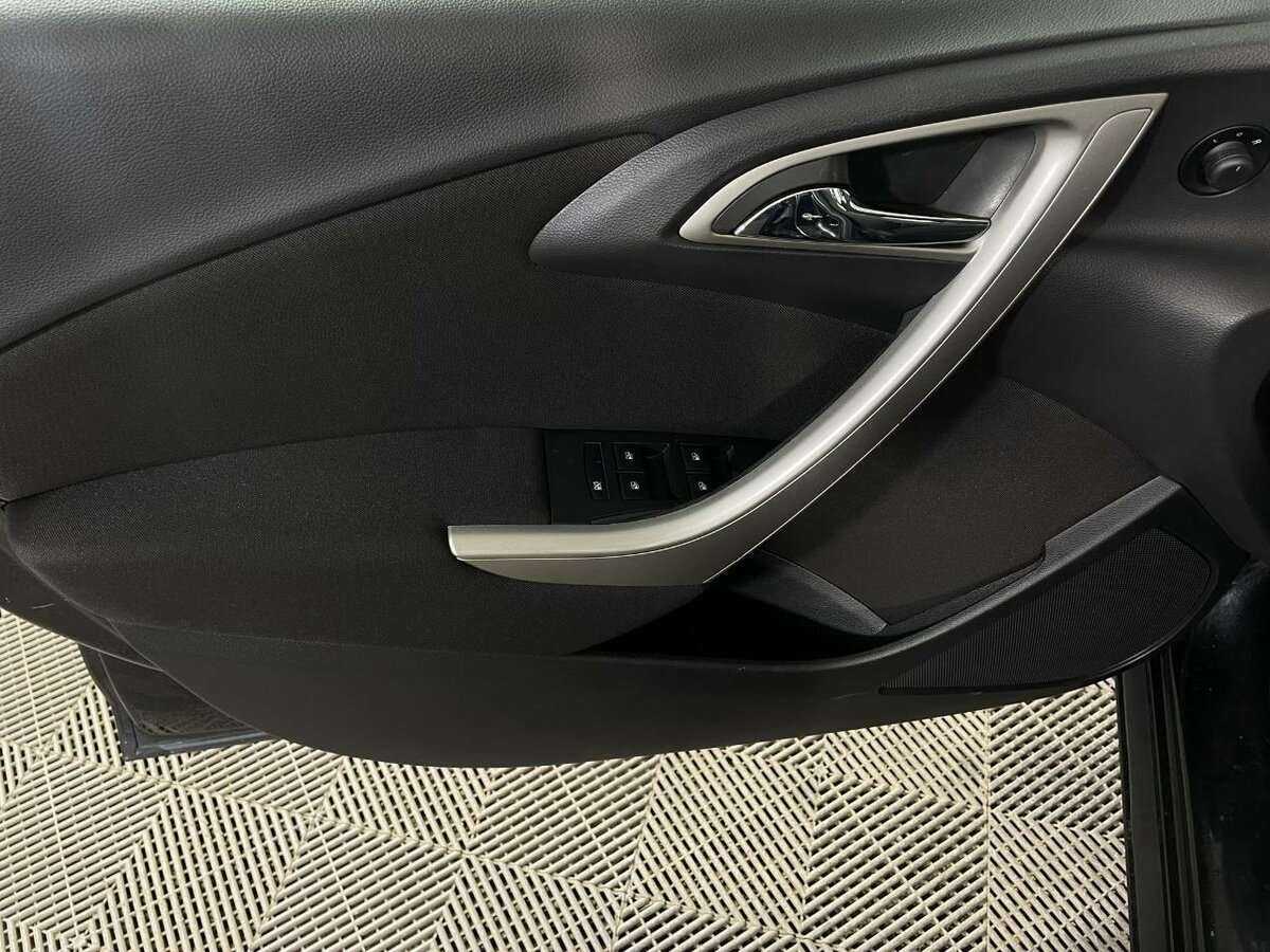 Opel Astra с пробегом — 2011 год. Фото: #7