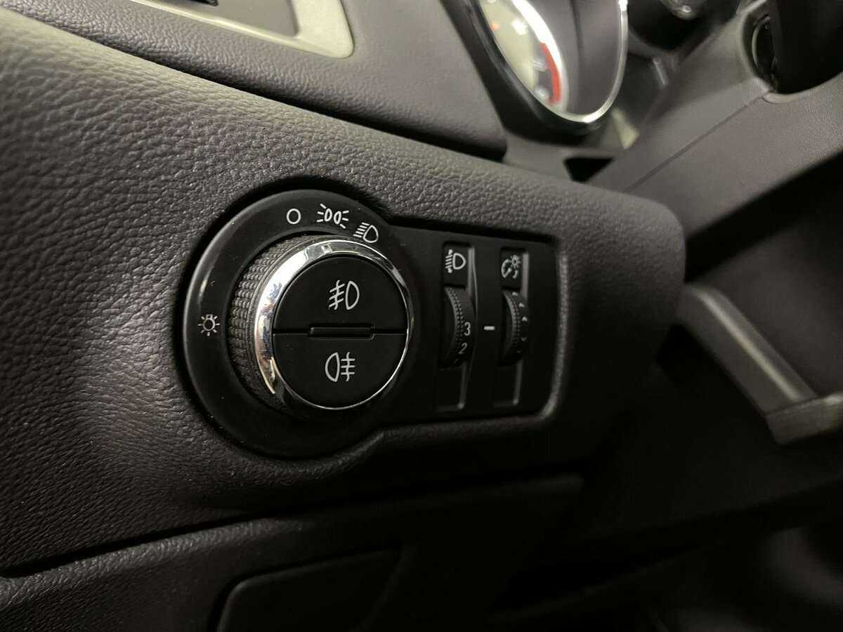 Opel Astra с пробегом — 2011 год. Фото: #8