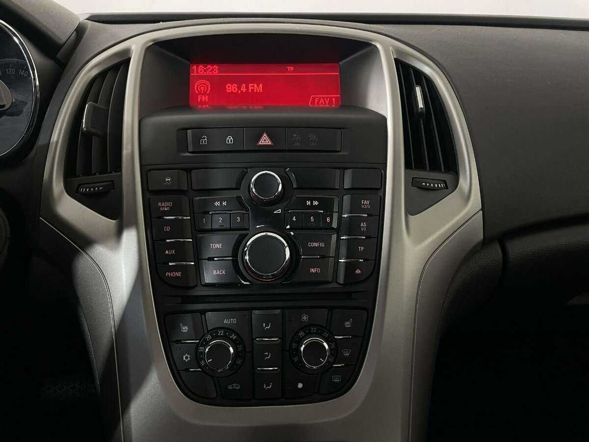 Opel Astra с пробегом — 2011 год. Фото: #11