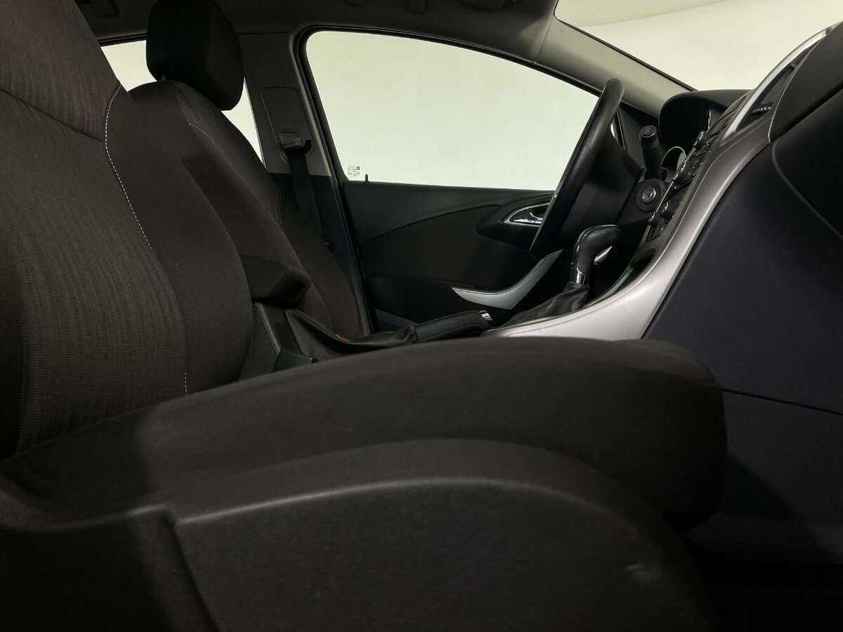 Opel Astra с пробегом — 2011 год. Фото: #13