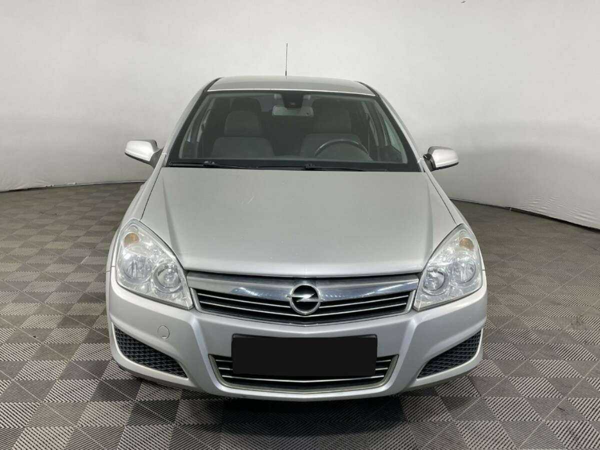 Opel Astra с пробегом — 2010 год. Фото: #1