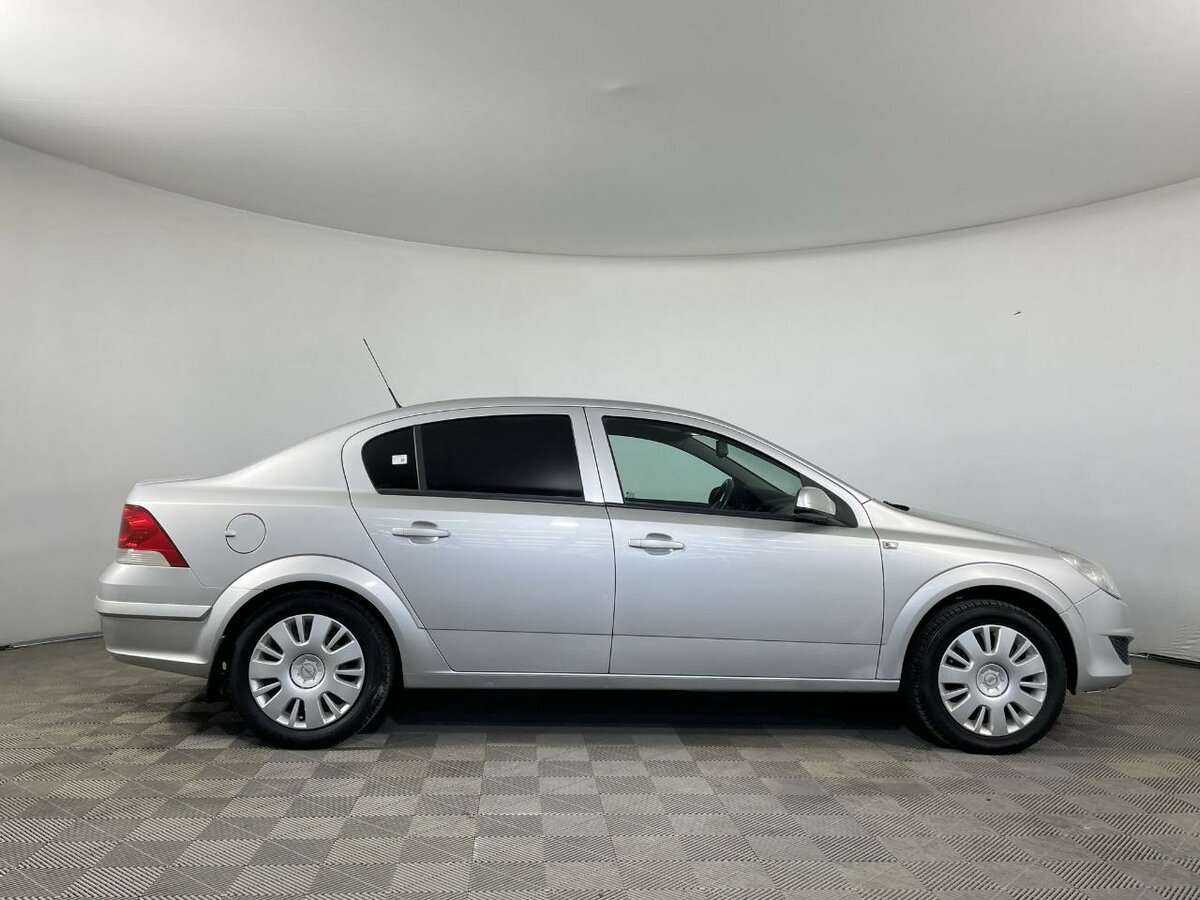 Opel Astra с пробегом — 2010 год. Фото: #2