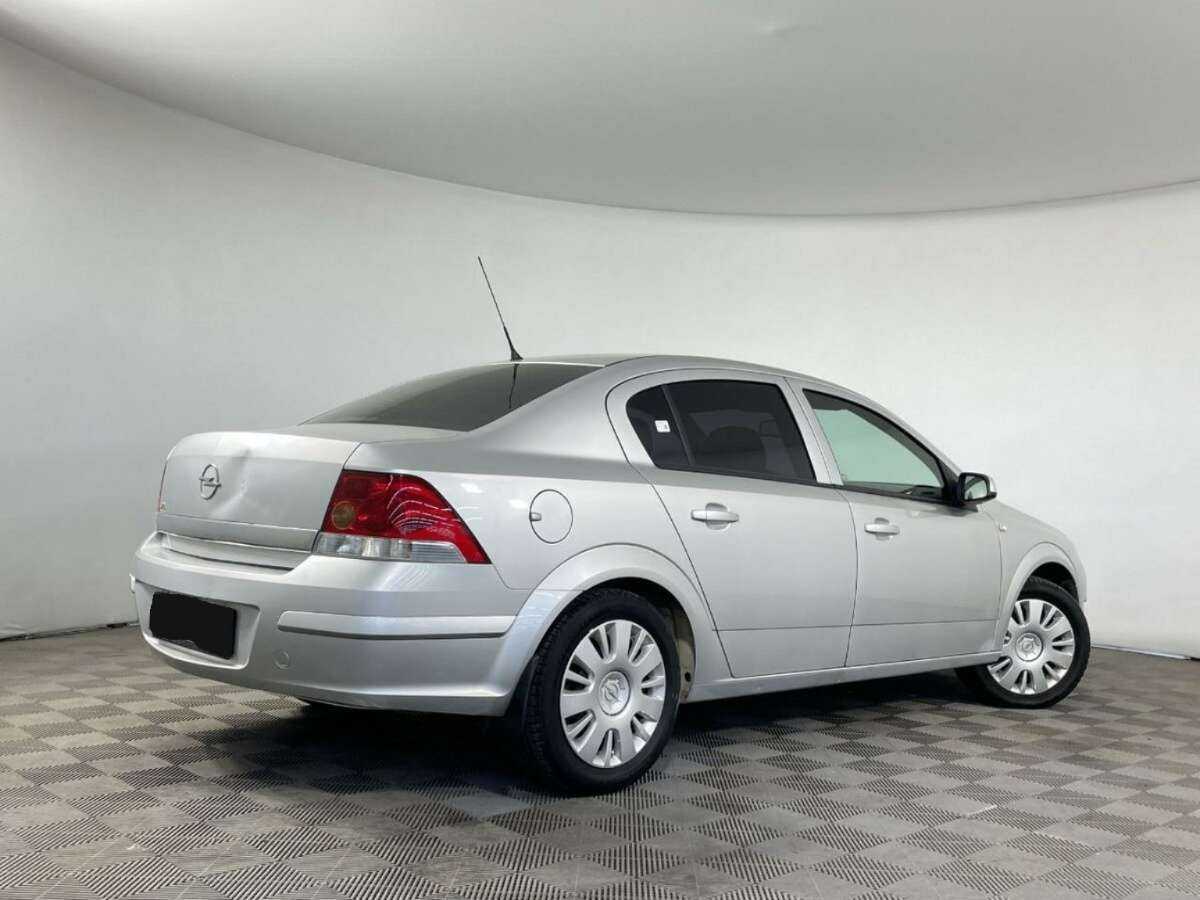 Opel Astra с пробегом — 2010 год. Фото: #4