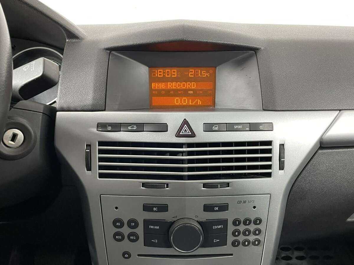 Opel Astra с пробегом — 2010 год. Фото: #10