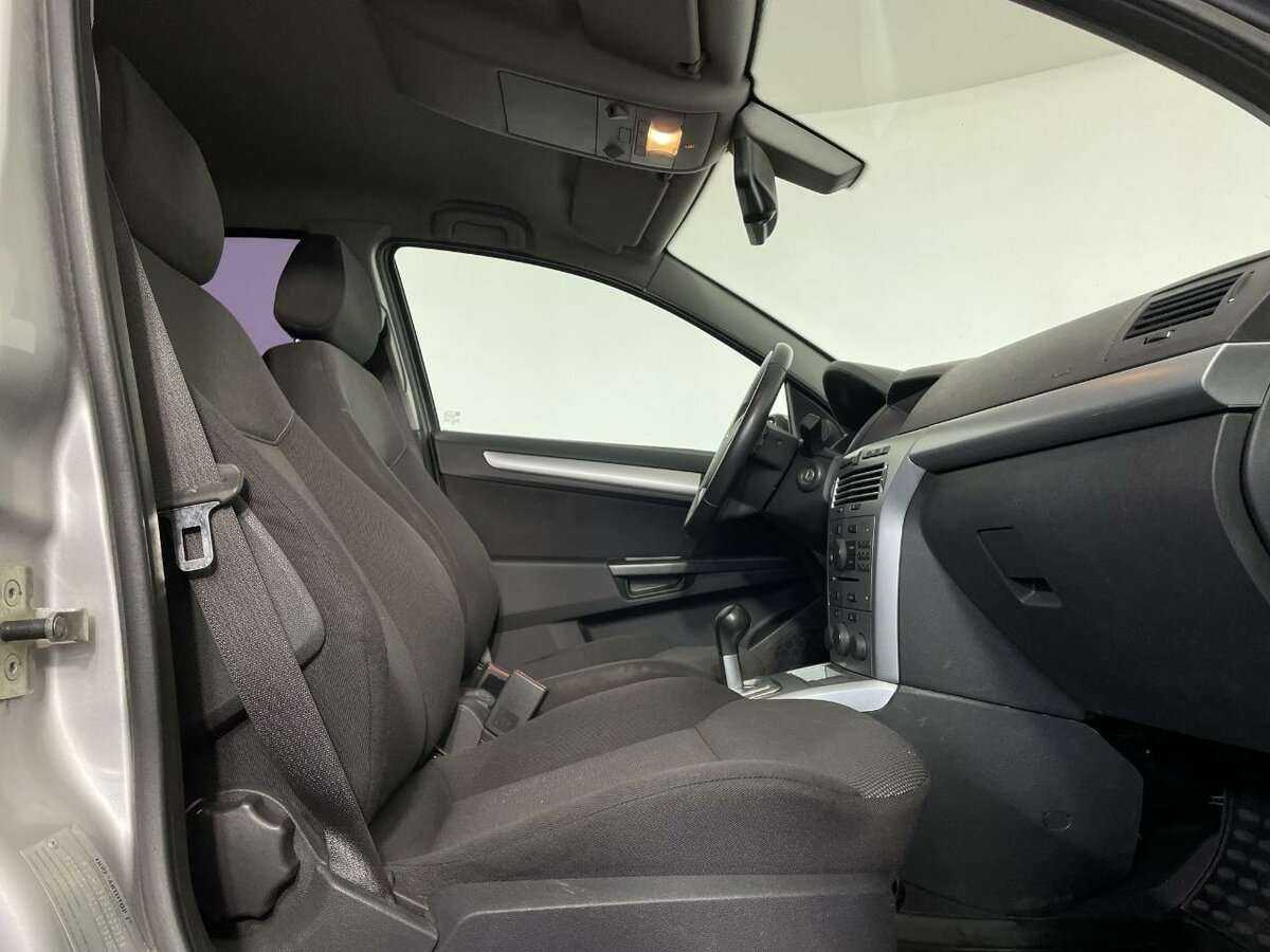 Opel Astra с пробегом — 2010 год. Фото: #12