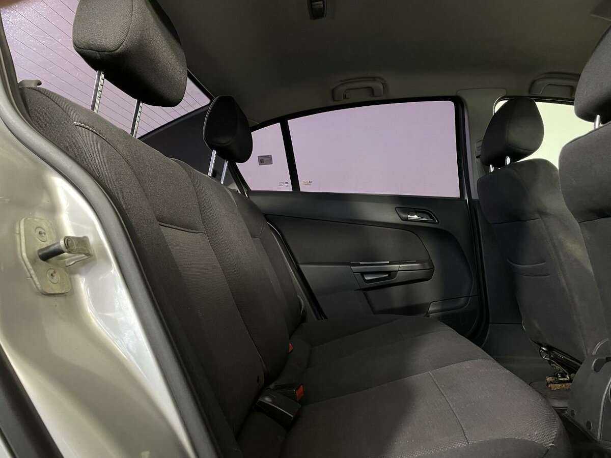 Opel Astra с пробегом — 2010 год. Фото: #14