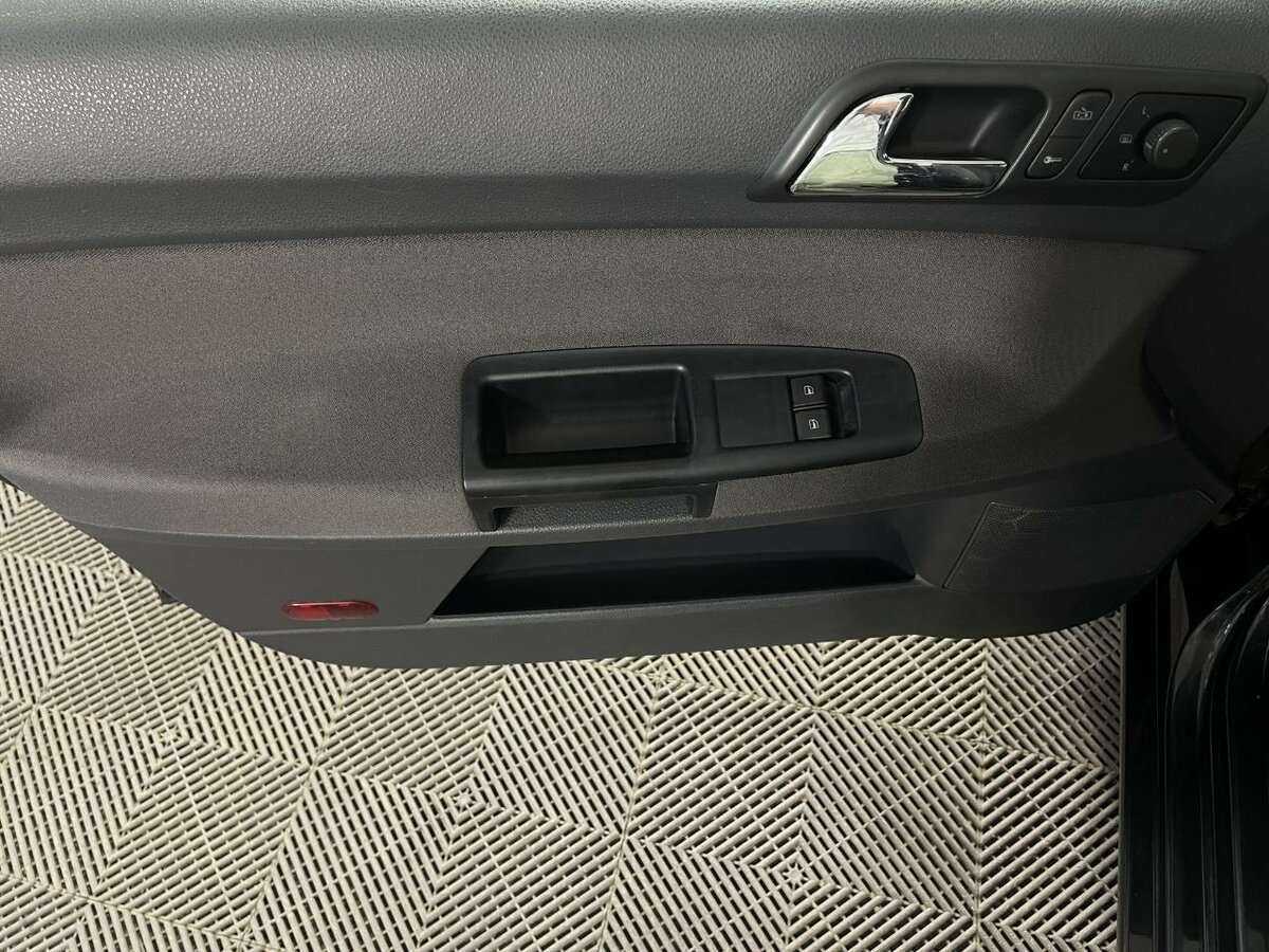 Volkswagen Polo с пробегом — 2008 год. Фото: #7