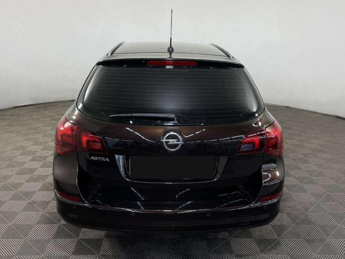 Opel Astra с пробегом — 2012 год. Фото: #2