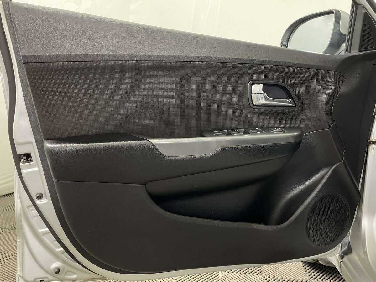 Kia Rio с пробегом — 2012 год. Фото: #7