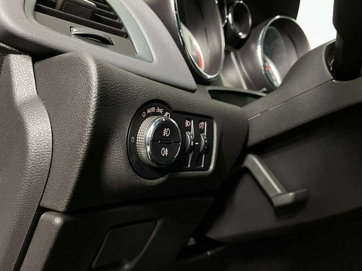 Opel Astra с пробегом — 2013 год. Фото: #8