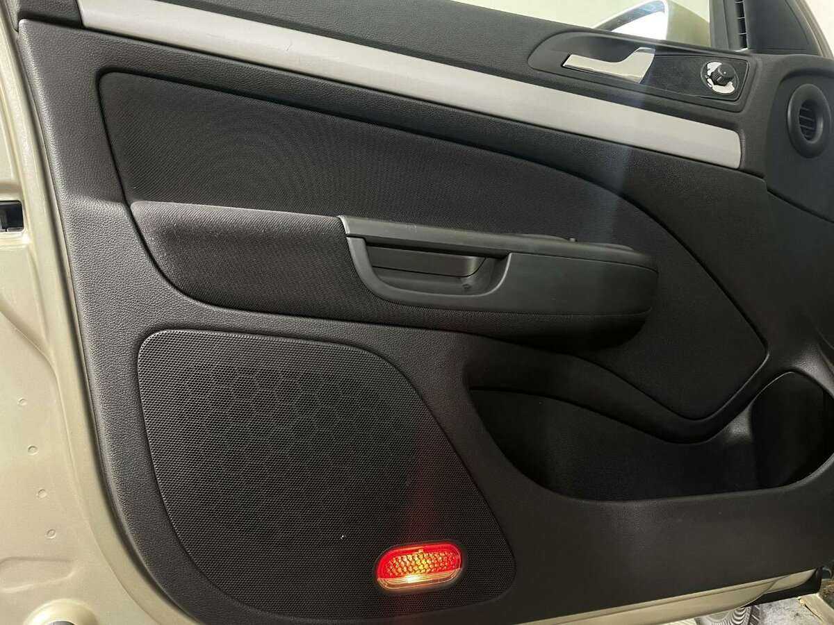 Skoda Octavia с пробегом — 2005 год. Фото: #7