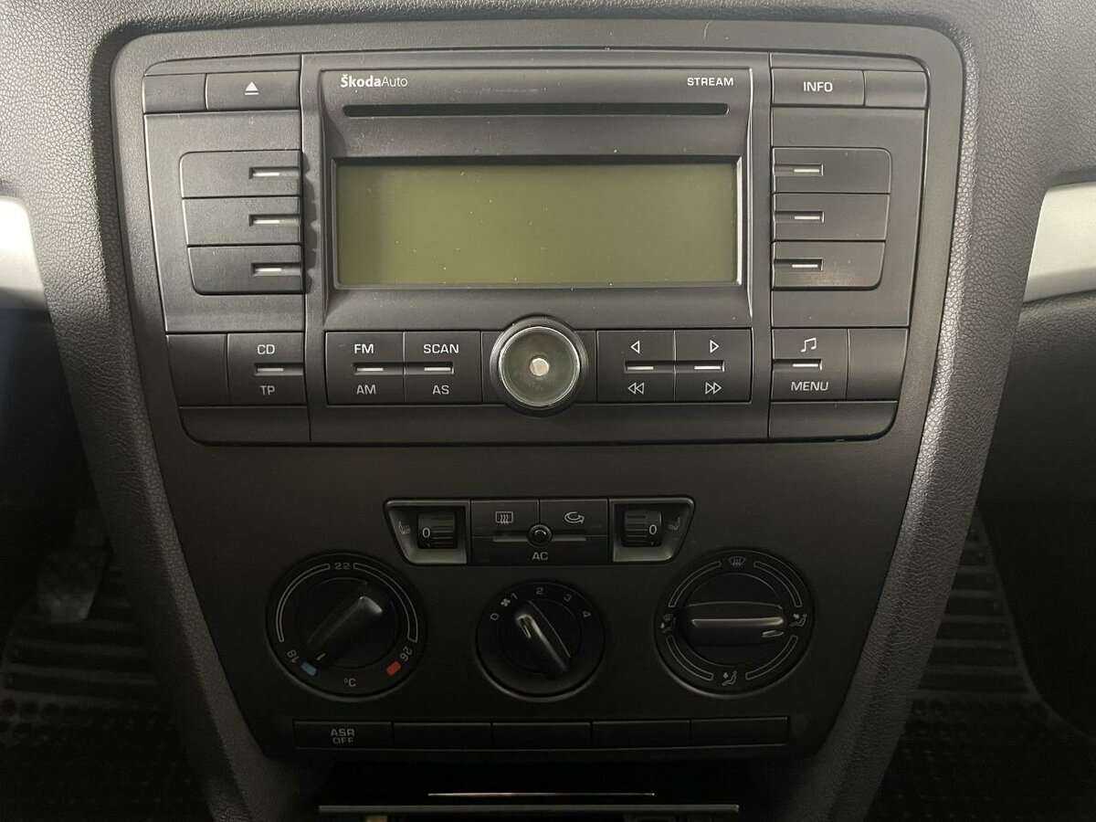 Skoda Octavia с пробегом — 2005 год. Фото: #11