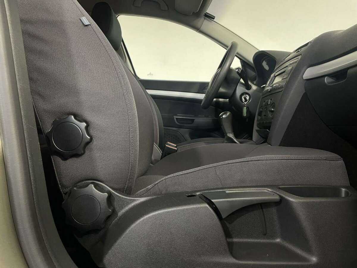 Skoda Octavia с пробегом — 2005 год. Фото: #13