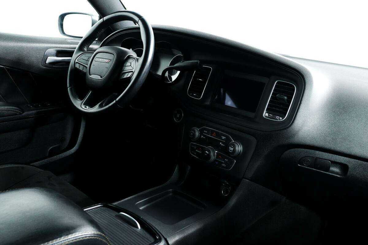 Dodge Charger с пробегом — 2018 год. Фото: #8