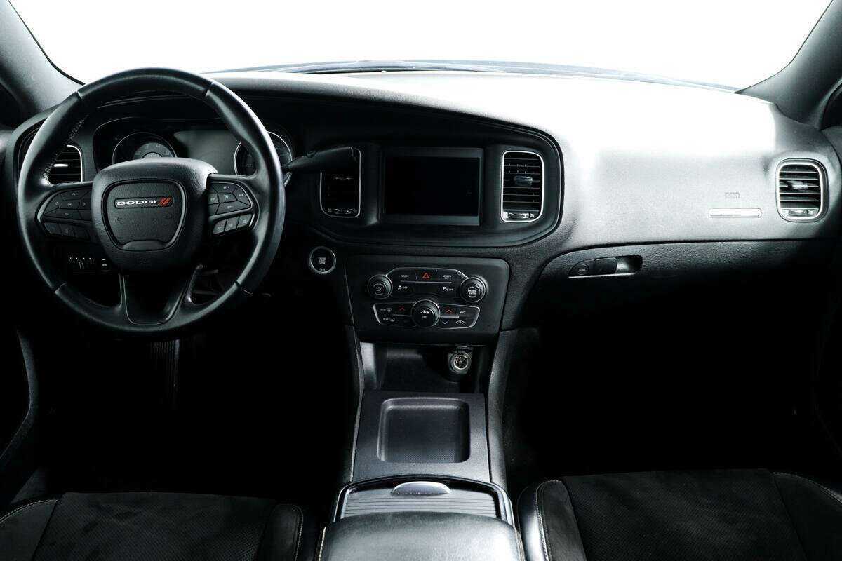 Dodge Charger с пробегом — 2018 год. Фото: #10