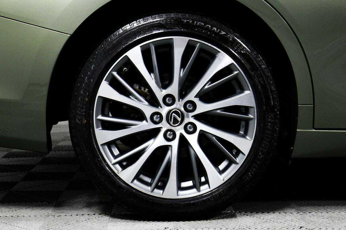 Lexus ES с пробегом — 2021 год. Фото: #13