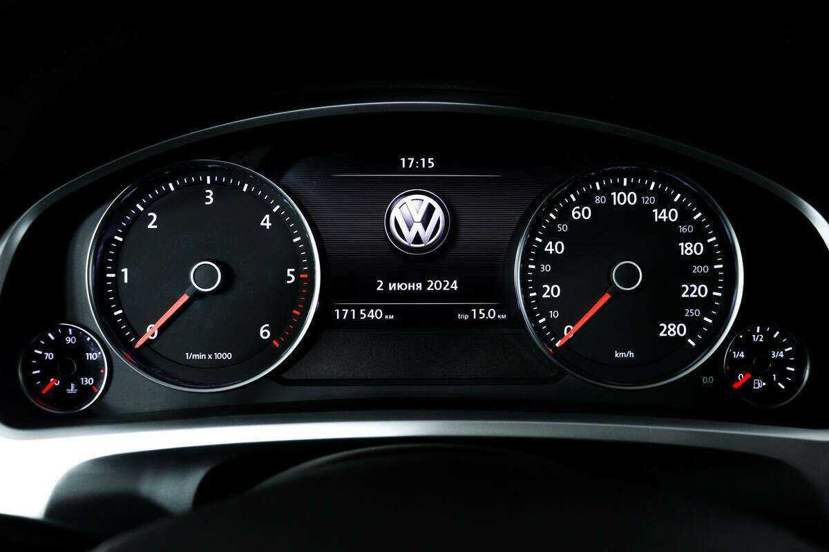 Volkswagen Touareg с пробегом — 2015 год. Фото: #9