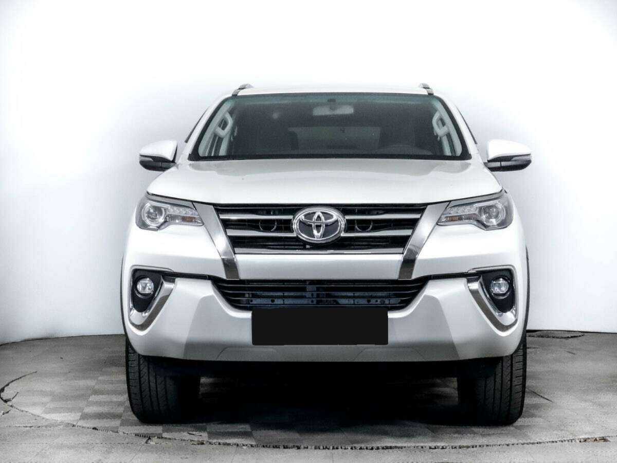 Toyota Fortuner с пробегом — 2017 год. Фото: #1