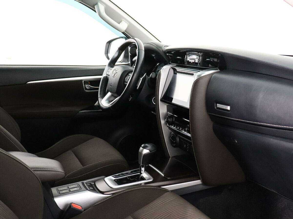 Toyota Fortuner с пробегом — 2017 год. Фото: #6