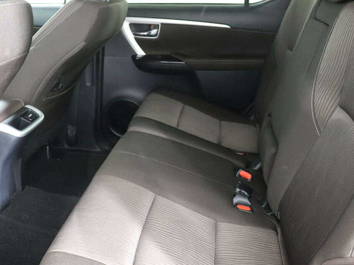 Toyota Fortuner с пробегом — 2017 год. Фото: #8