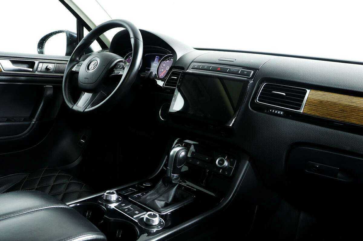 Volkswagen Touareg с пробегом — 2017 год. Фото: #8