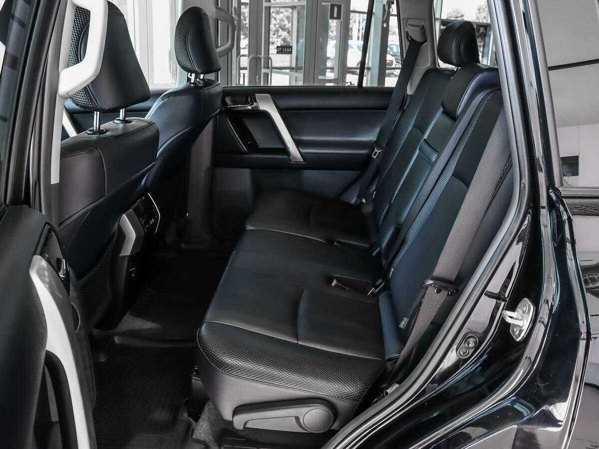 Toyota Land Cruiser Prado с пробегом — 2012 год. Фото: #11
