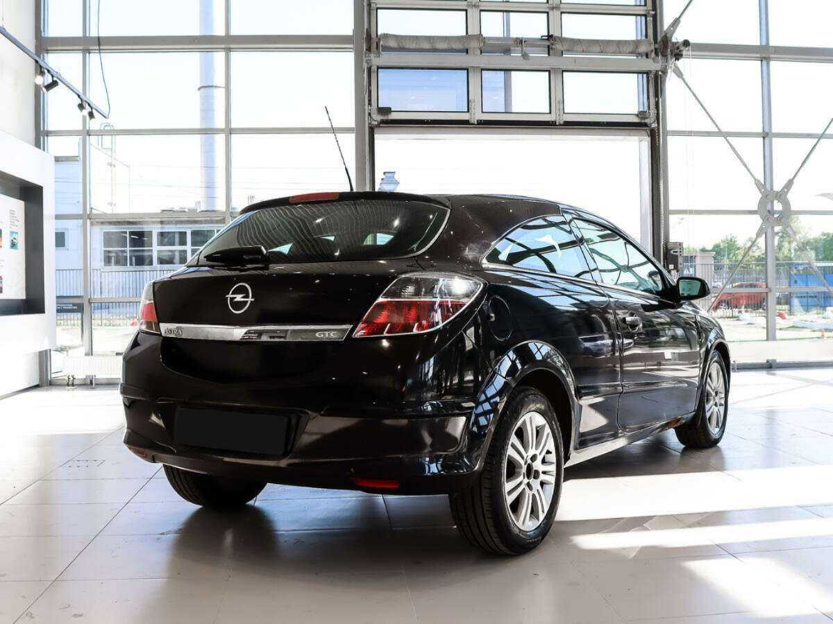 Opel Astra с пробегом — 2008 год. Фото: #6