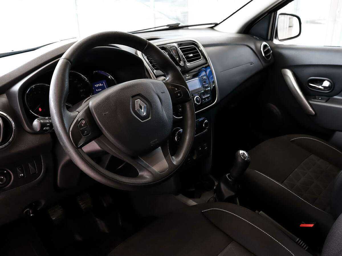 Renault Sandero с пробегом — 2017 год. Фото: #8