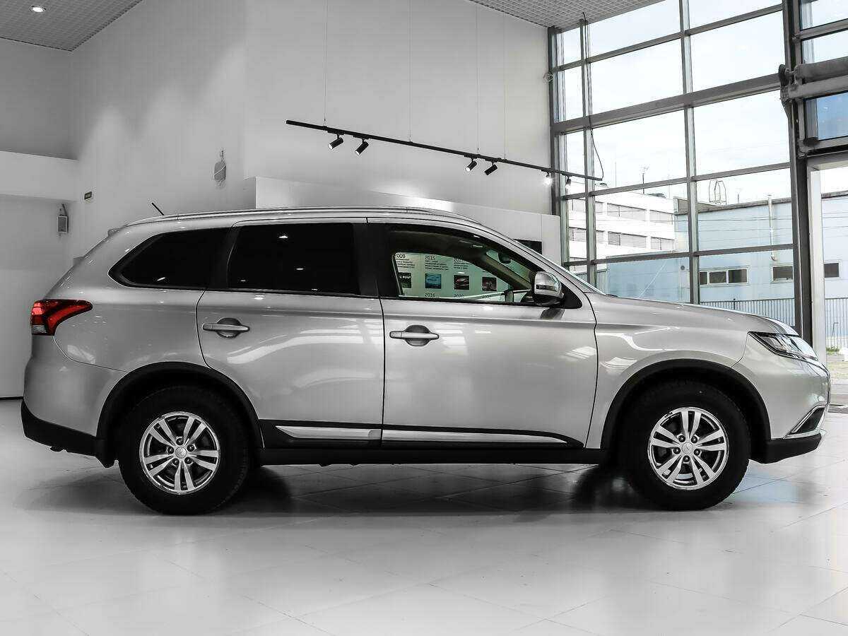 Mitsubishi Outlander с пробегом — 2016 год. Фото: #3
