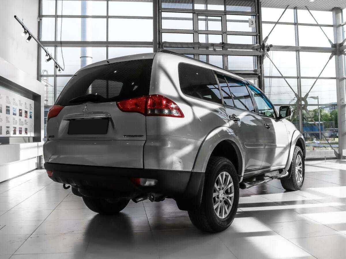 Mitsubishi Pajero Sport с пробегом — 2015 год. Фото: #3