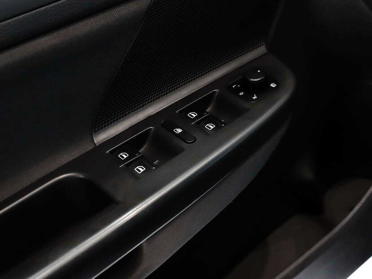 Volkswagen Jetta с пробегом — 2009 год. Фото: #9