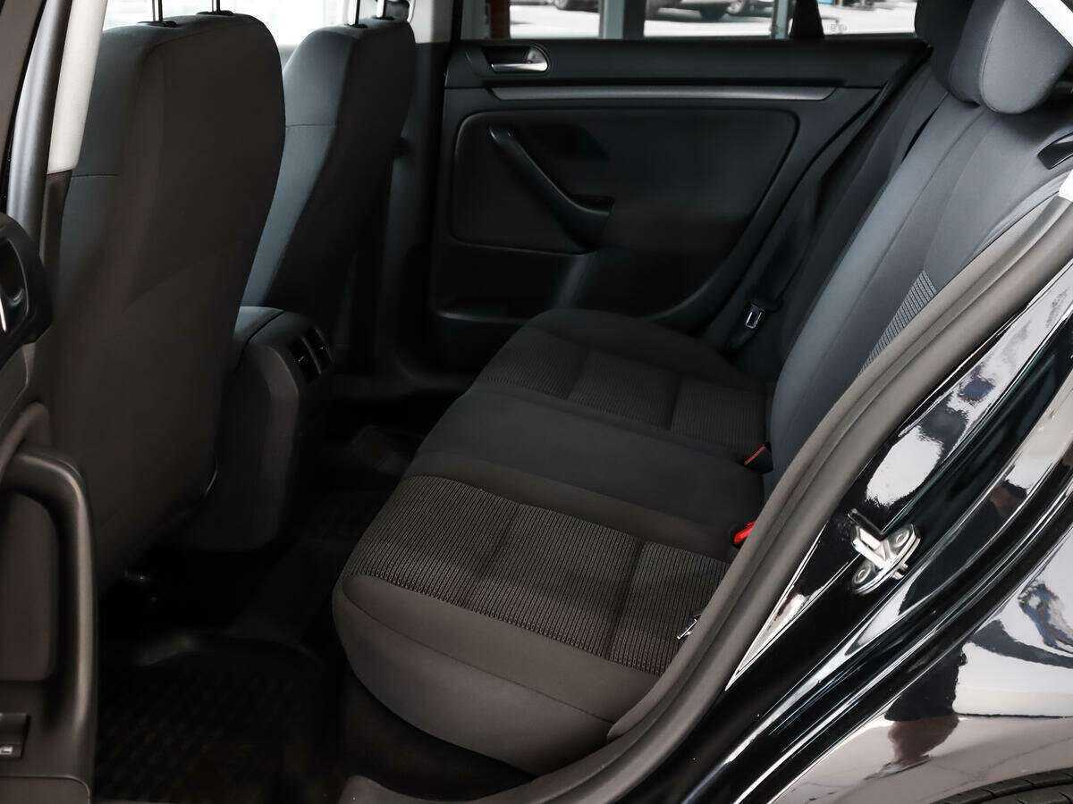 Volkswagen Jetta с пробегом — 2009 год. Фото: #11