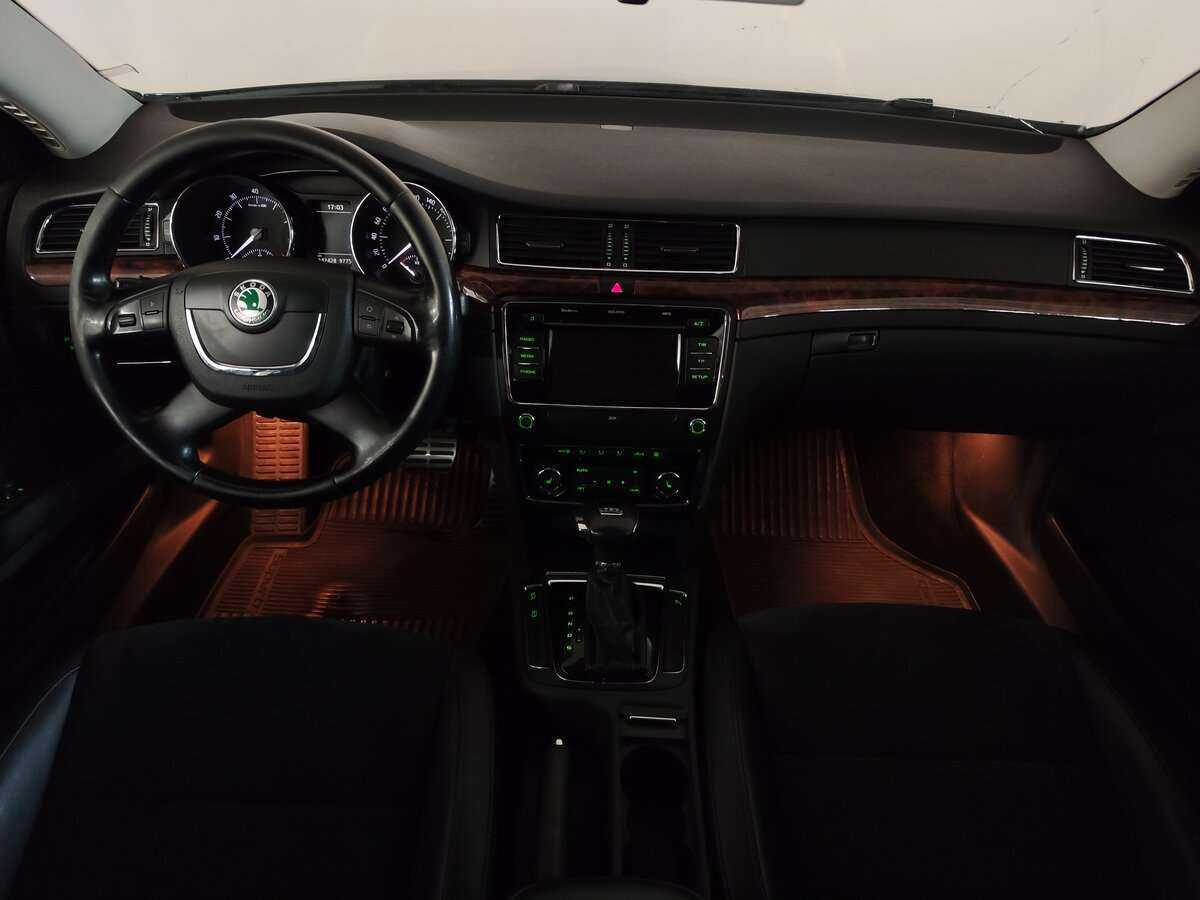Skoda Superb с пробегом — 2010 год. Фото: #7
