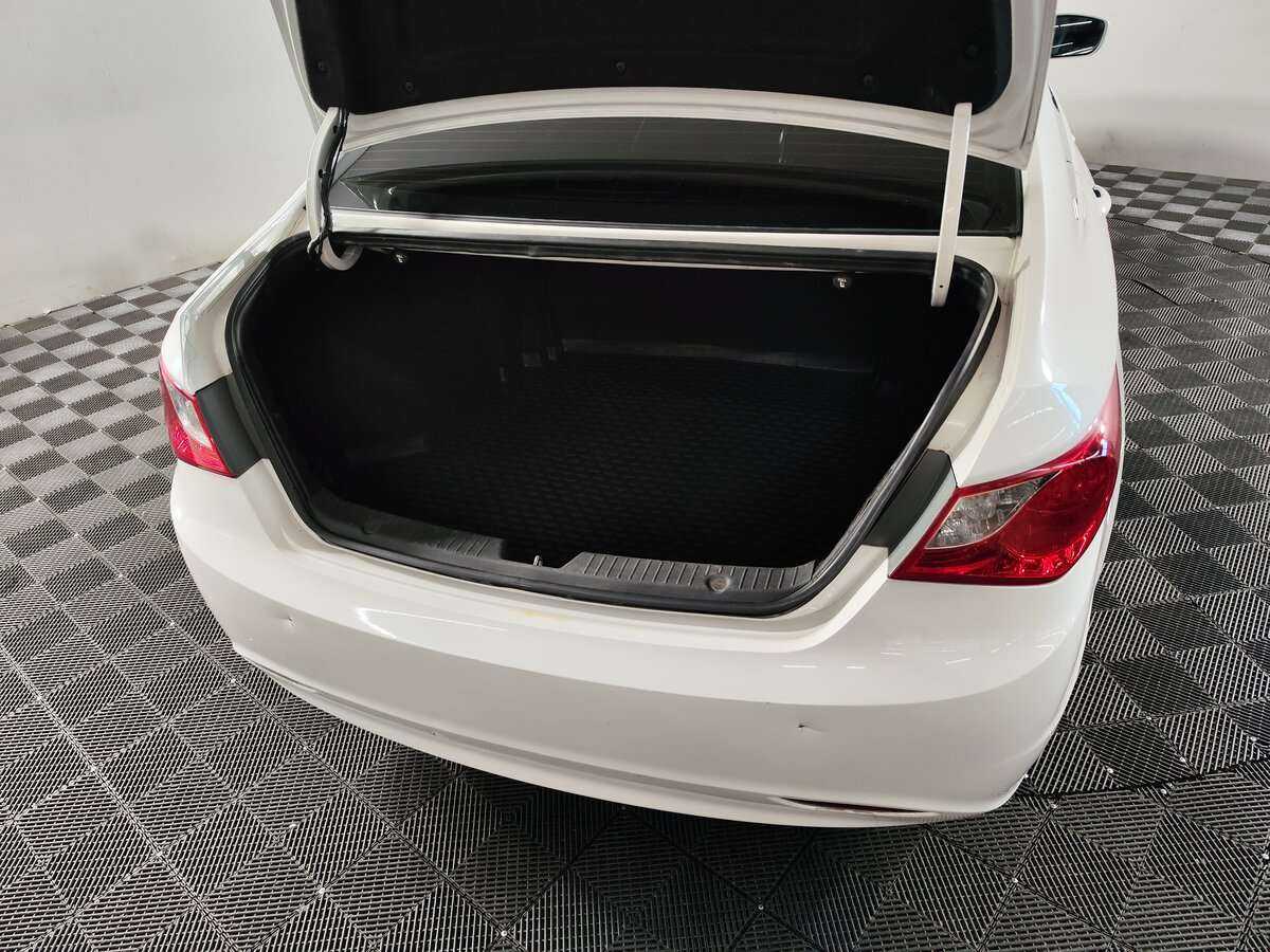 Hyundai Sonata с пробегом — 2011 год. Фото: #4
