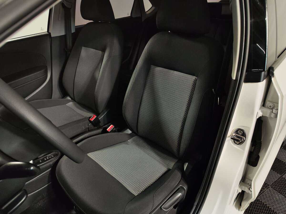 Volkswagen Polo с пробегом — 2011 год. Фото: #6