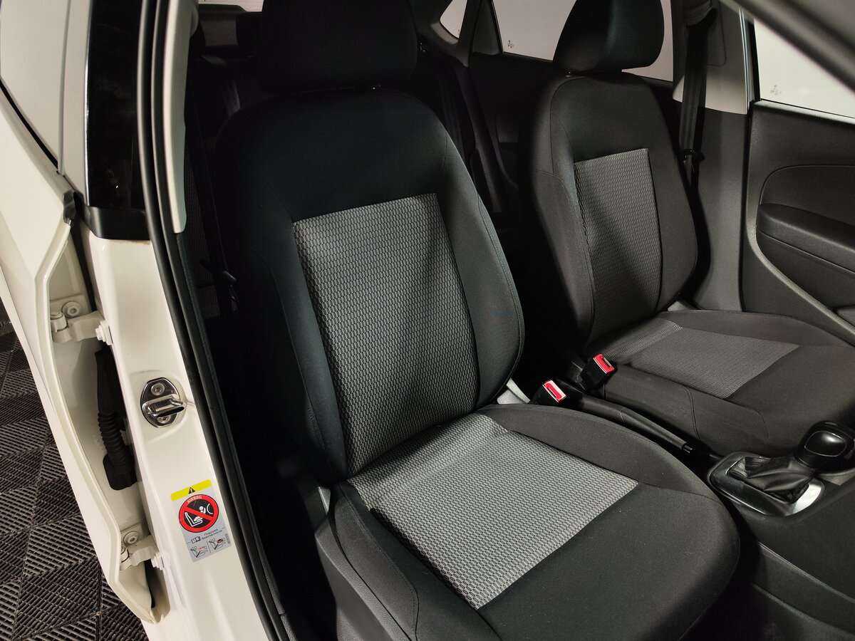 Volkswagen Polo с пробегом — 2011 год. Фото: #7