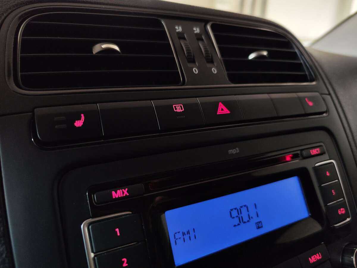 Volkswagen Polo с пробегом — 2011 год. Фото: #9